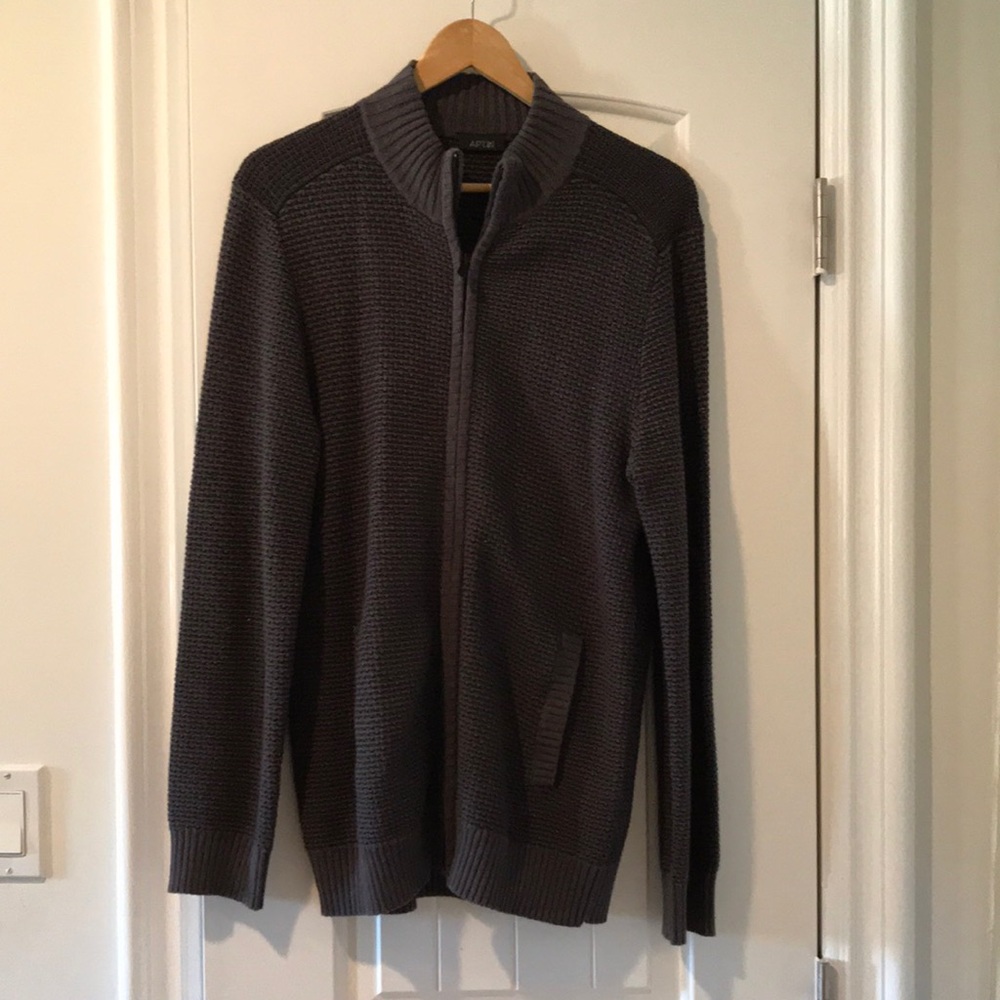 Apt 9 sweater size M